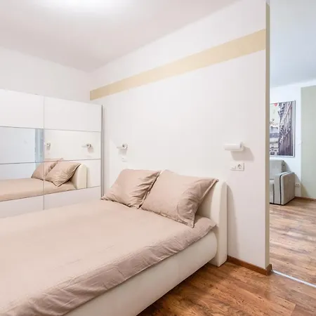 Central Seven Erzsebet Krt Budapest Exterior photo